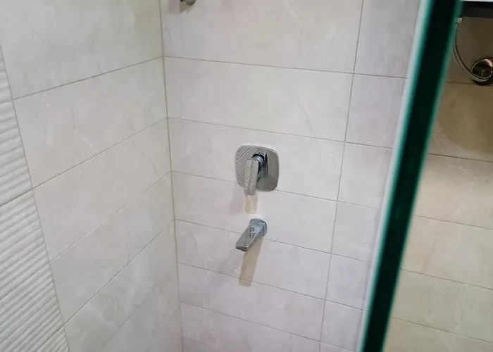 H1trece Βελιγράδι